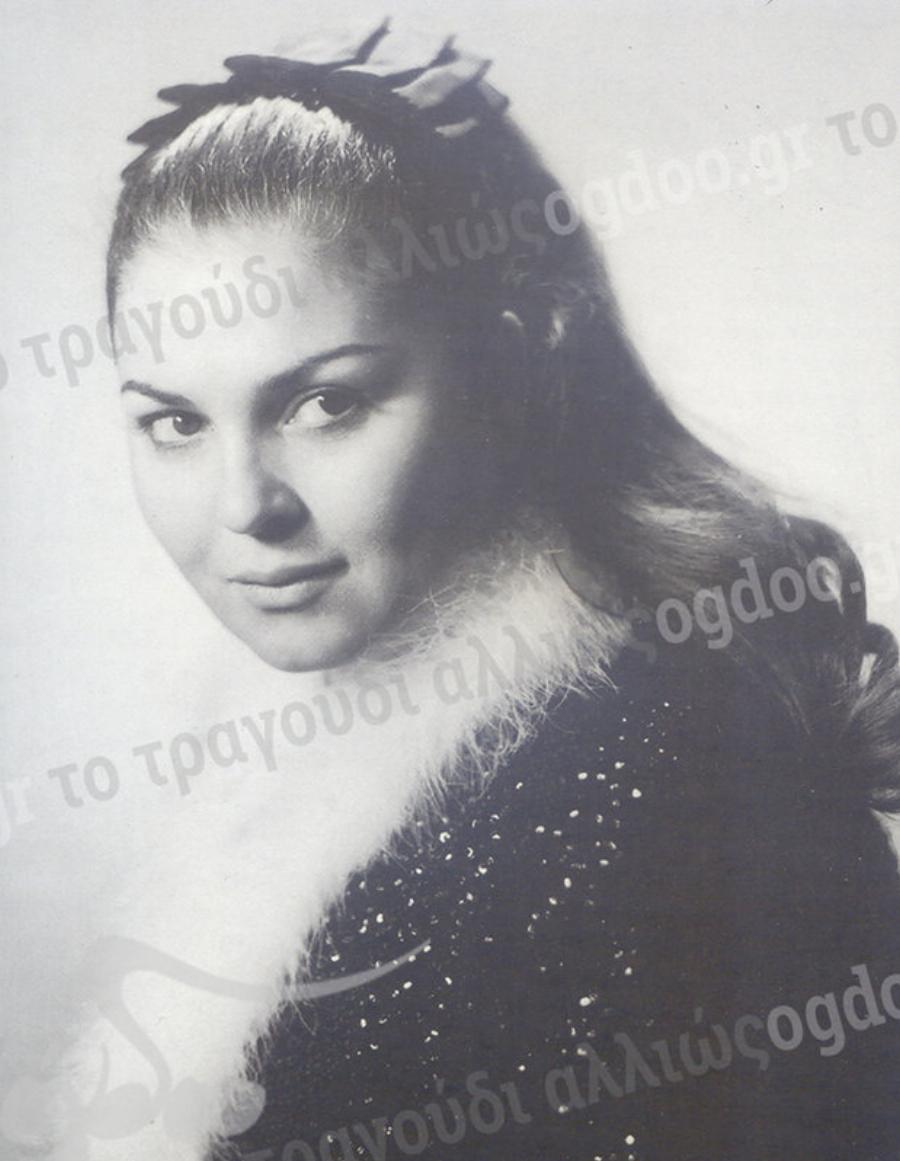 Ρίτα Σακελλαρίου: Ο θάνατος του πατέρα της, ο γάμος της στα 14, η καριέρα στα κρυφά και η ανεκπλήρωτη επιθυμία της