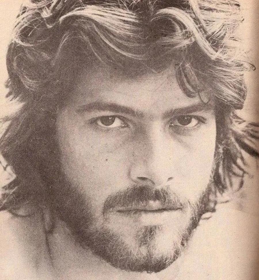 Νίκος Βερλέκης: Τα αγροτικά χρόνια στο χωριό, η διαχρονική γοητεία, η χαμένη καριέρα στο εξωτερικό για μια γυναίκα και η οικογένεια