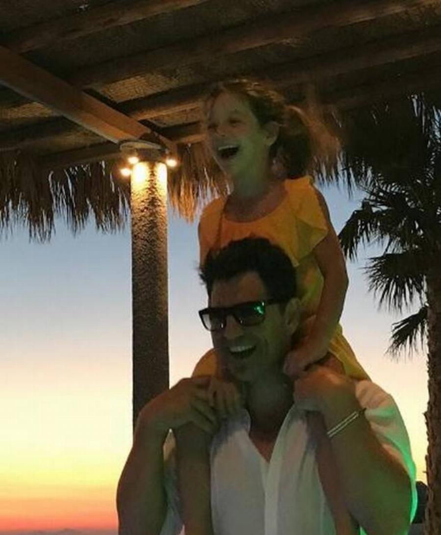 Σάκης Ρουβάς: Η δουλειά ως οικοδόμος, ο χωρισμός των γονιών του, ο έρωτας με τη Ζυγούλη και ο θάνατος που τον τσάκισε