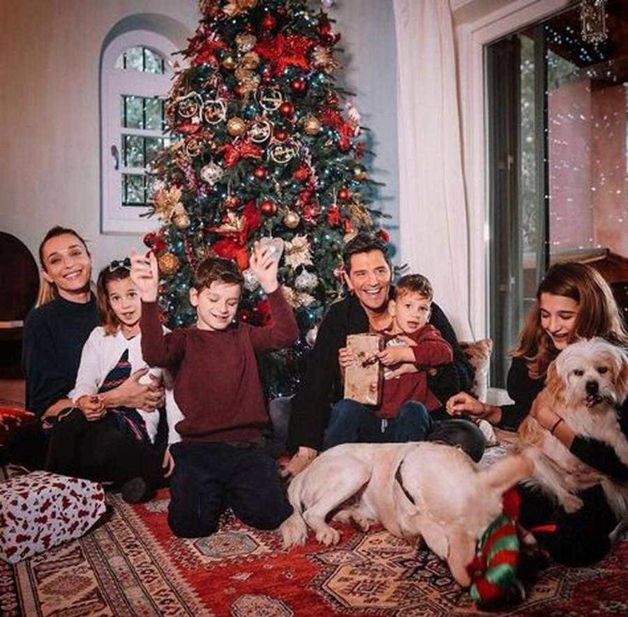 Σάκης Ρουβάς: Η δουλειά ως οικοδόμος, ο χωρισμός των γονιών του, ο έρωτας με τη Ζυγούλη και ο θάνατος που τον τσάκισε