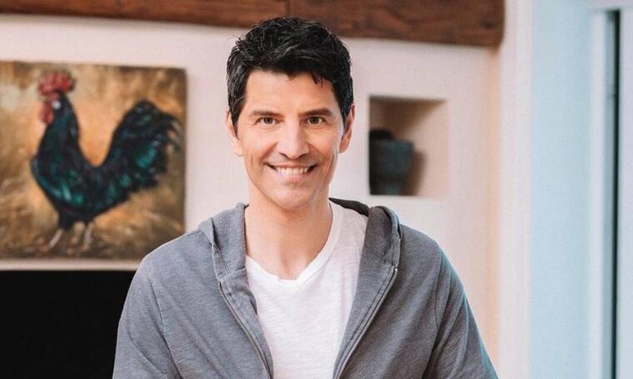 Σάκης Ρουβάς: Η δουλειά ως οικοδόμος, ο χωρισμός των γονιών του, ο έρωτας με τη Ζυγούλη και ο θάνατος που τον τσάκισε