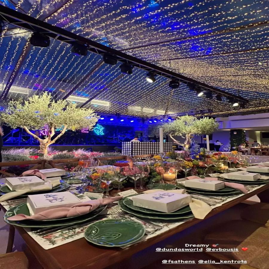 Βάφτισαν τα παιδιά τους με νονά την Ευγενία Νιάρχου ο Ευάγγελος Μπούσης και ο Πίτερ Ντούντας