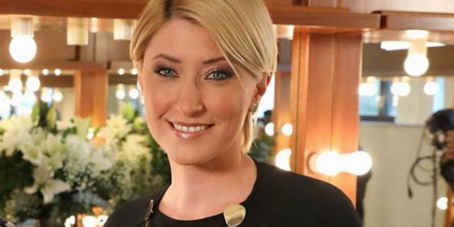 Πάντοτε εντυπωσιακή μέσα στην απλότητά της: Θα γινόταν… σχολικός έρωτας του Μπακογιάννη – Έτσι ήταν η Σία Κοσιώνη πριν από 24 χρόνια