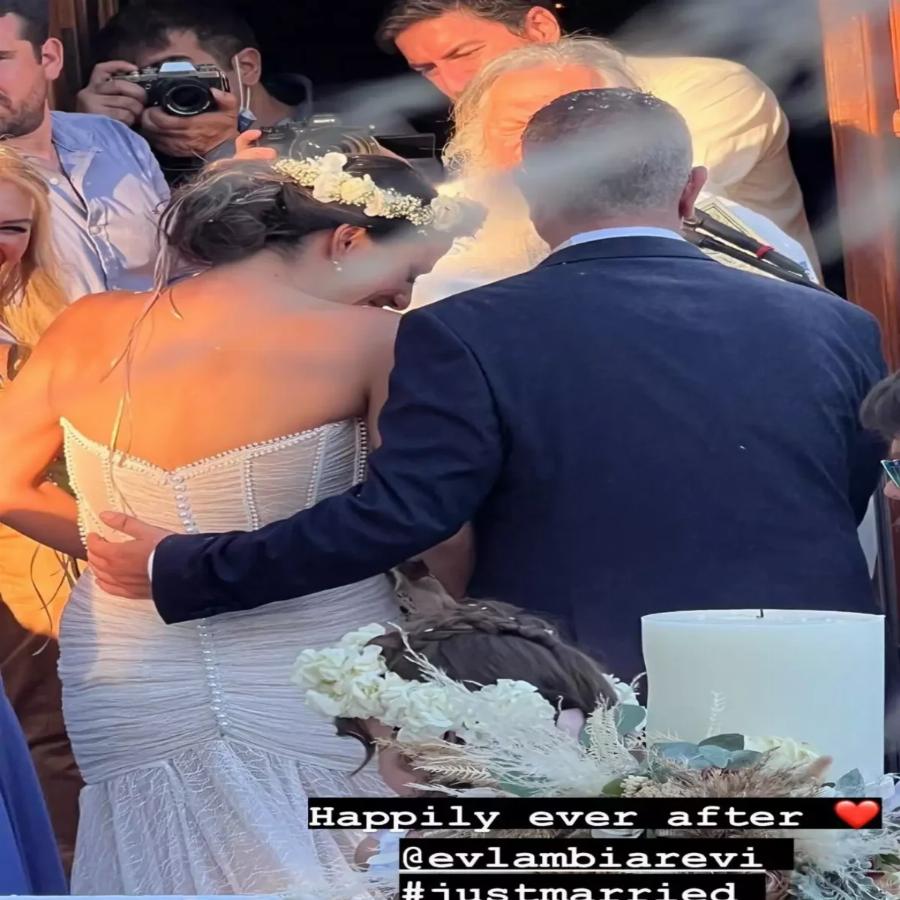 Υπέροχη νύφη, παραμυθένιος γάμος: Η Ευλαμπία Ρέβη παντρεύτηκε τον σύντροφό της, Σωτήρη Σκουλούδη