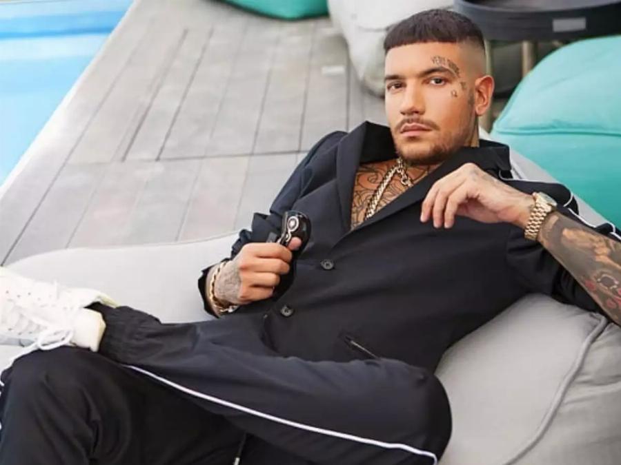 Περπατάνε χέρι – χέρι στα στενά της Μυκόνου ο Snik και η νέα σύντροφός του, Γιώτα Ιωαννίδου