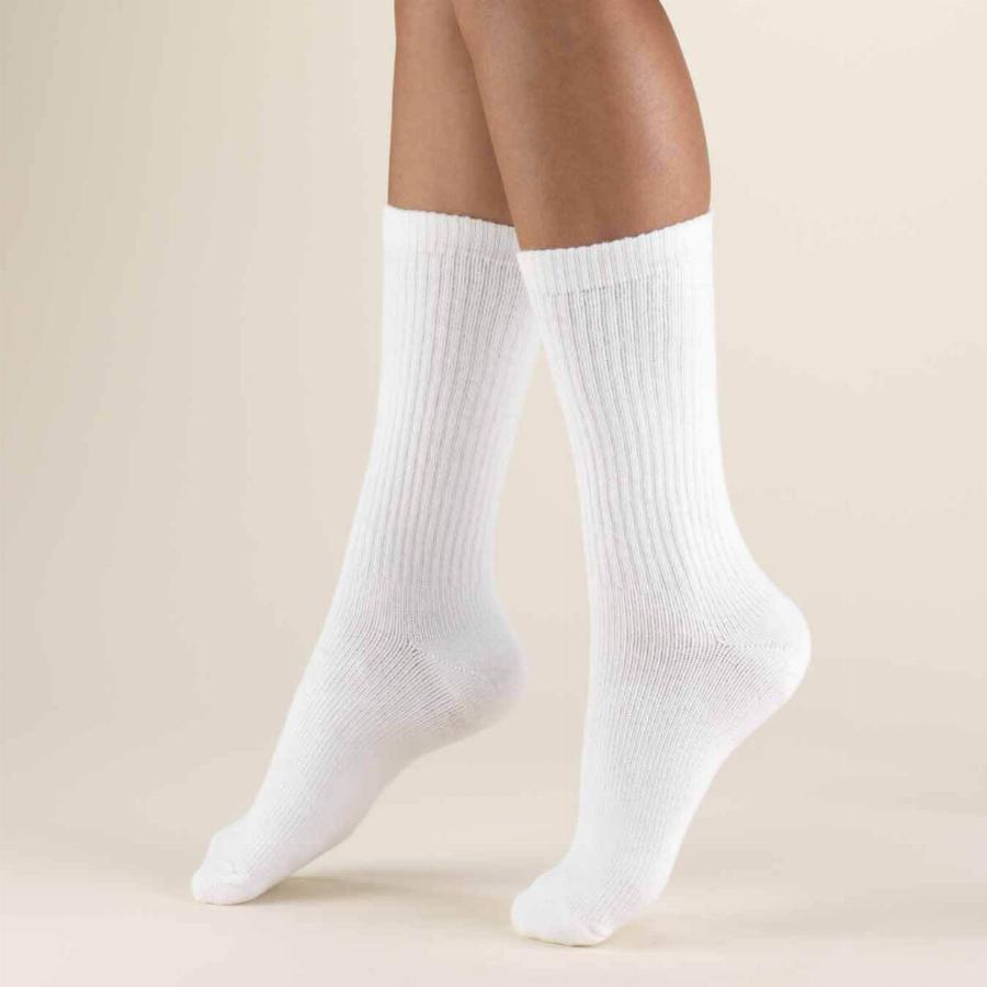 Καθαρίζονται τέλεια και θα είναι πάντα… σαν καινούργιες: Ο φυσικός και εύκολος τρόπος για αστραφτερές λευκές κάλτσες