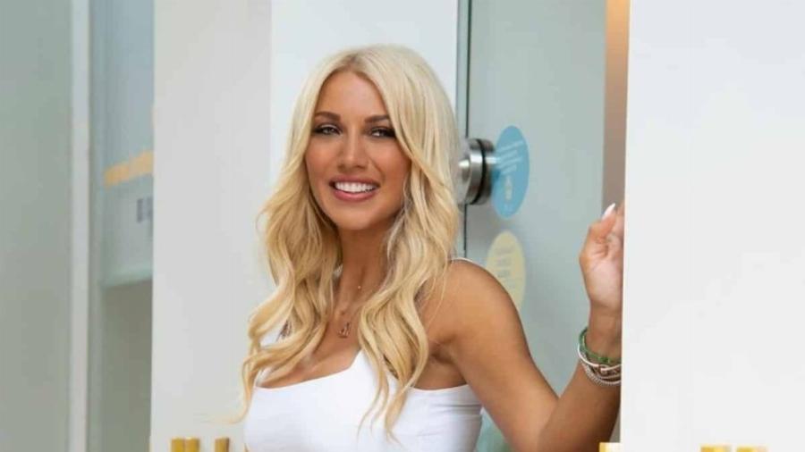 Με φουσκωμένη την κοιλίτσα: Η πρώτη ολόσωμη φωτογραφία της Κωνσταντίνας Σπυροπούλου στον 5ο μήνα της εγκυμοσύνης της