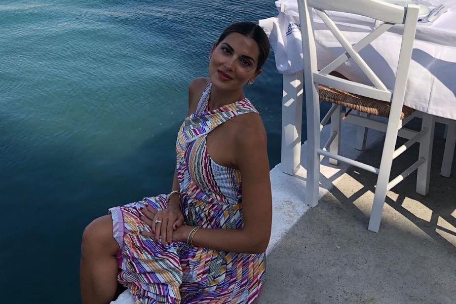 Πιο όμορφη από ποτέ η Σταματίνα Τσιμτσιλή: Η ανάρτηση που απολαμβάνει το ηλιοβασίλεμα αγκαλιά με τις κόρες της