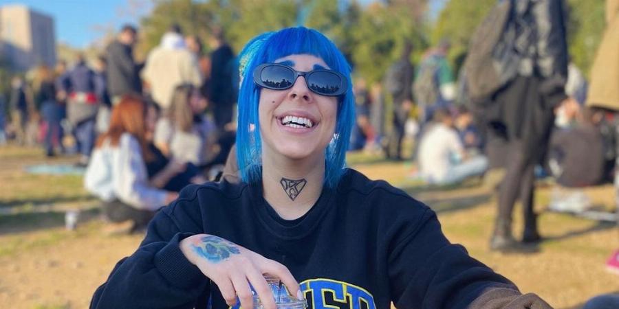 Πανέμορφη και με φουσκωμένη την κοιλίτσα: Η πρώτη δημόσια εμφάνιση της Σούπερ Κικής – Στο πλευρό της ο σύντροφός της