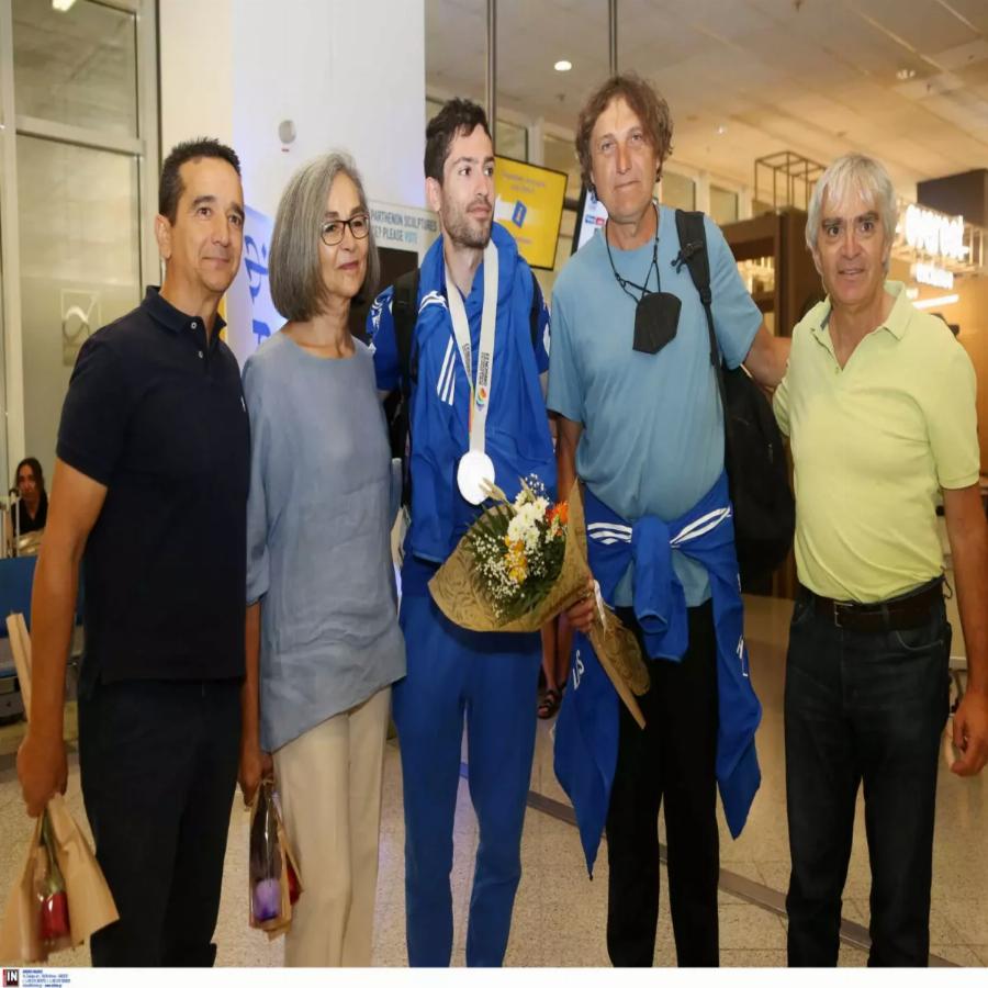 Τεράστια επιτυχία: Ο Μίλτος Τεντόγλου επέστρεψε από τις ΗΠΑ στην Ελλάδα με το παγκόσμιο μετάλλιο