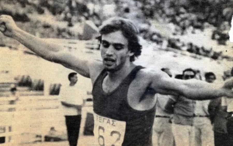 Ο Έλληνας γόης που έφυγε από τη ζωή στα 52: Η σχέση με την Τζένη Μπαλατσινού, η απώλεια που τον τσάκισε και το άδοξο τέλος του