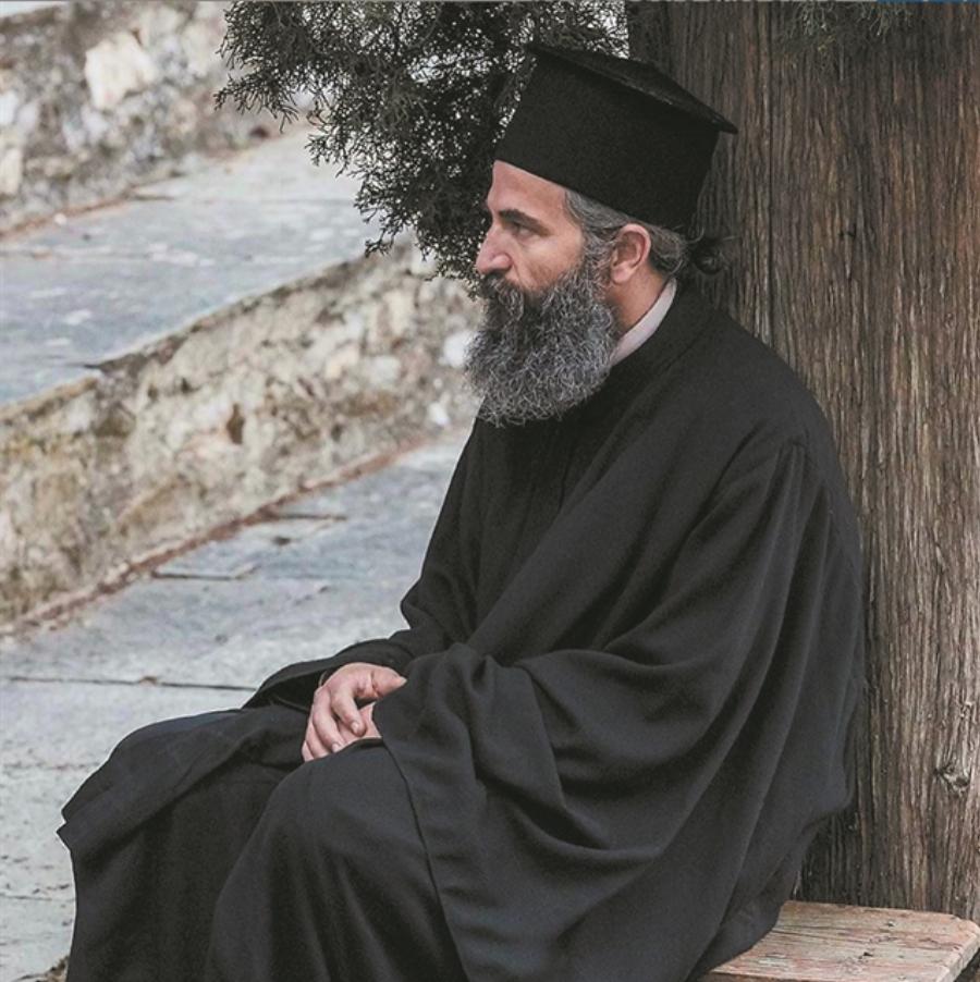 Άρης Σερβετάλης: Ο ρόλος που τον στιγμάτισε, ο κρυφός γάμος με την Έφη Μπίρμπα, η περίοδος που έπιασε πάτο και η πίστη στο Θεό