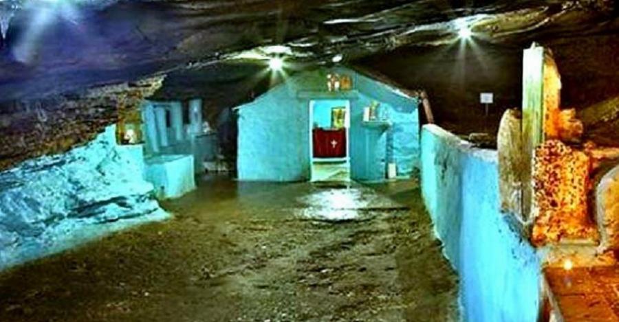 Το εκκλησάκι που δεσπόζει μέσα σε μια σπηλιά: Παναγία Σπηλιανή