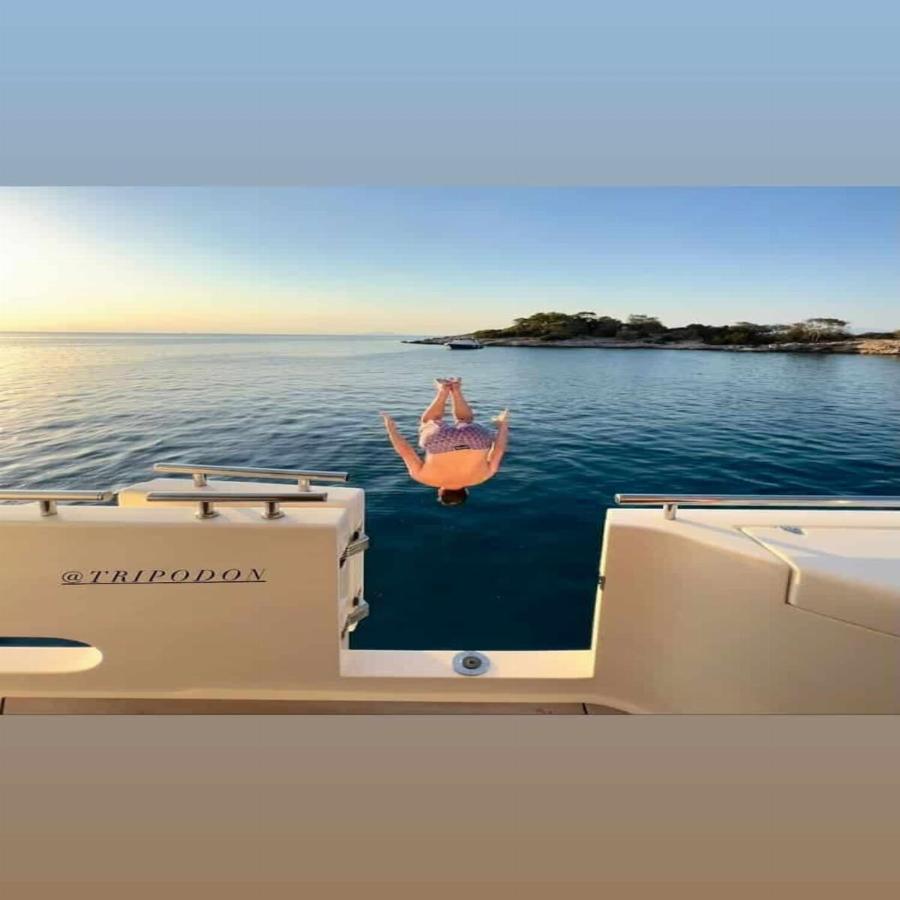 Το «έκαψε» με τρελό γλέντι σε ιδιωτικό σκάφος: Ξέχασε ήδη την Καινουργιού ο Φίλιππος Τσαγκρίδης μετά τον οριστικό χωρισμό