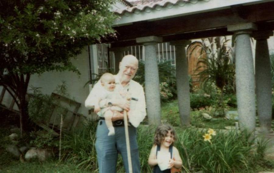 Από το μηδέν στην απόλυτη επιτυχία: Η θαυμαστή ιστορία του εφευρέτη του «τάπερ» – Ήταν πάμπτωχός και όταν έγινε πάμπλουτος τα παράτησε όλα