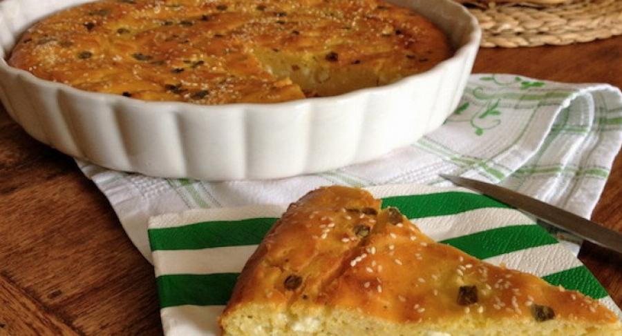 Μπουκιά και συχώριο: Τραγανή Μεσογειακή τυρόπιτα χωρίς φύλλο – Ονειρική συνταγή με φέτα και ελιές