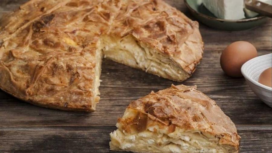 Για καλοφαγάδες: Βουτηχτή τυρόπιτα, αφράτη και έτοιμη στο πι και φι