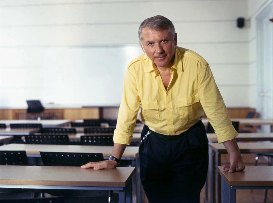 Δημήτρης Νανόπουλος: «Τα πτυχία και τα μεταπτυχιακά δε σου εξασφαλίζουν ότι έχεις παιδεία»