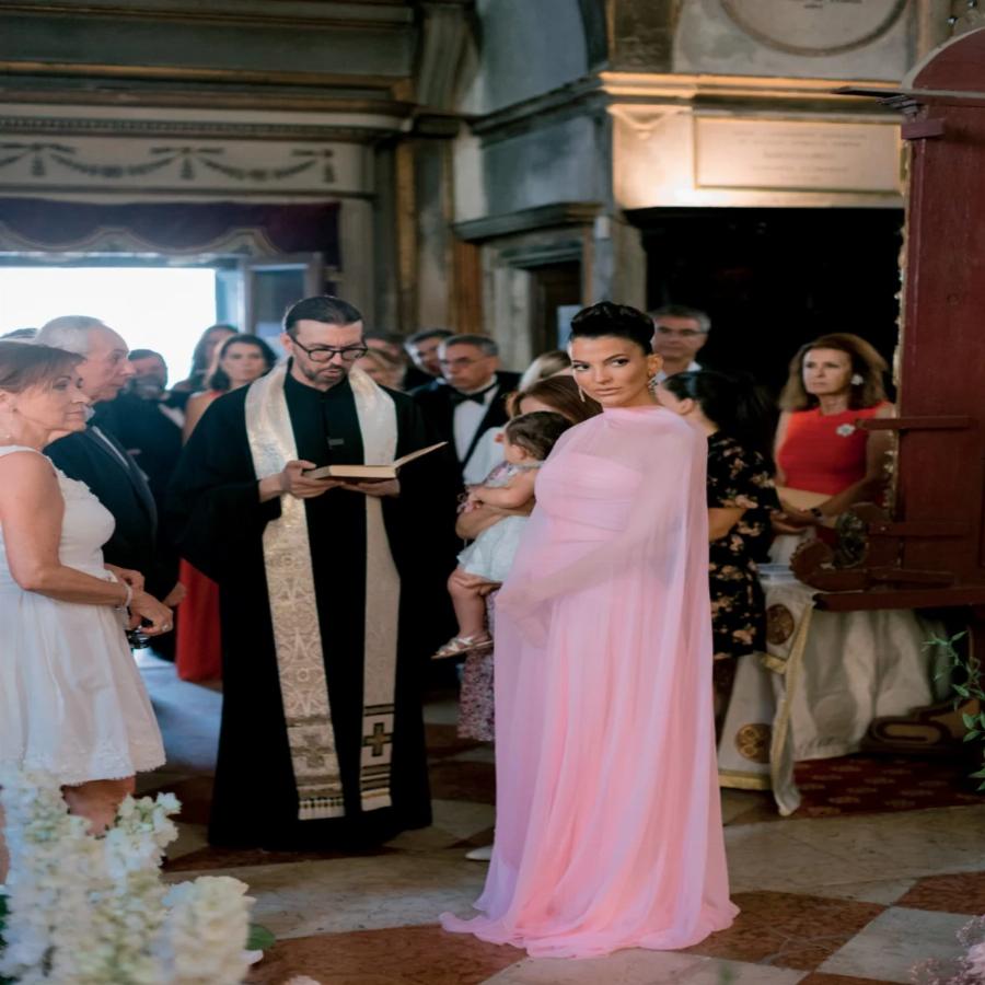 Η αγάπη χρόνια δεν κοιτά: Το επίσημο album φωτογραφιών από τη βάφτιση της δεύτερης κόρης του Γιάννης και της Δήμητρας Κούστα