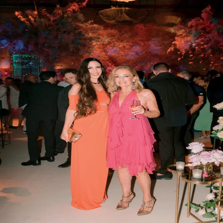 Η αγάπη χρόνια δεν κοιτά: Το επίσημο album φωτογραφιών από τη βάφτιση της δεύτερης κόρης του Γιάννης και της Δήμητρας Κούστα