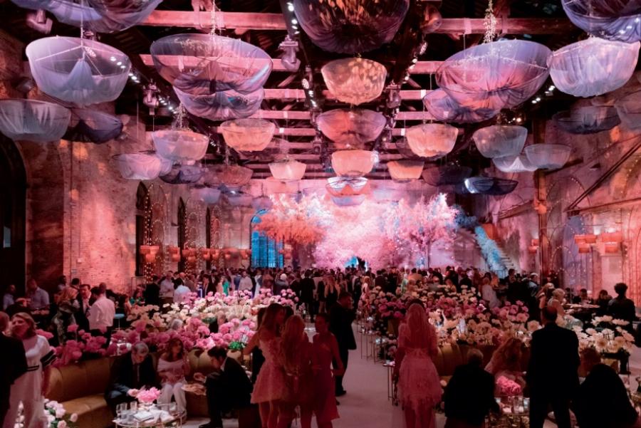 Η αγάπη χρόνια δεν κοιτά: Το επίσημο album φωτογραφιών από τη βάφτιση της δεύτερης κόρης του Γιάννης και της Δήμητρας Κούστα