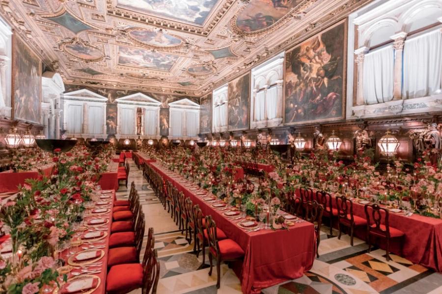 Η αγάπη χρόνια δεν κοιτά: Το επίσημο album φωτογραφιών από τη βάφτιση της δεύτερης κόρης του Γιάννης και της Δήμητρας Κούστα