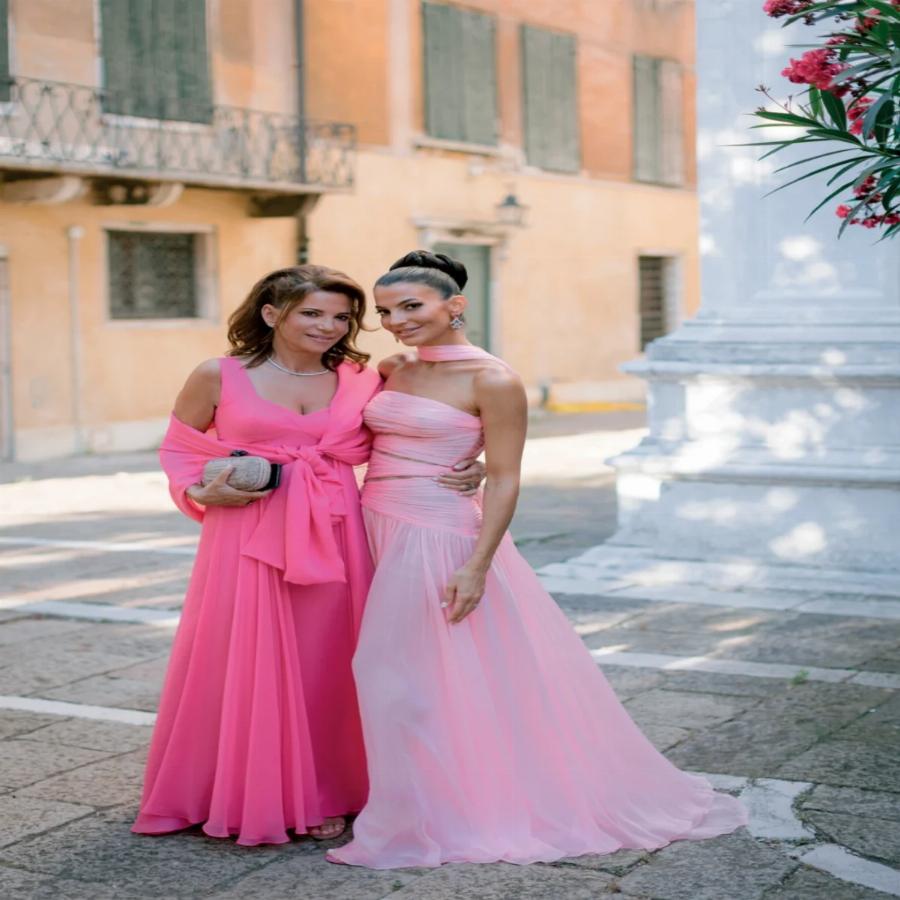 Η αγάπη χρόνια δεν κοιτά: Το επίσημο album φωτογραφιών από τη βάφτιση της δεύτερης κόρης του Γιάννης και της Δήμητρας Κούστα