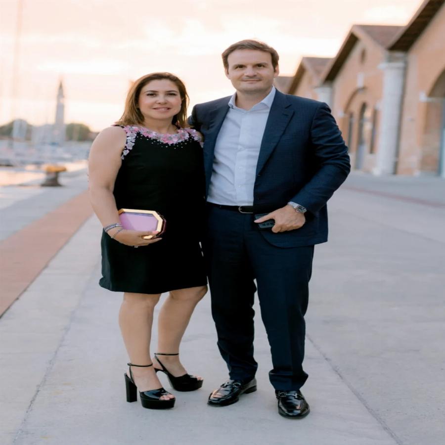 Η αγάπη χρόνια δεν κοιτά: Το επίσημο album φωτογραφιών από τη βάφτιση της δεύτερης κόρης του Γιάννης και της Δήμητρας Κούστα