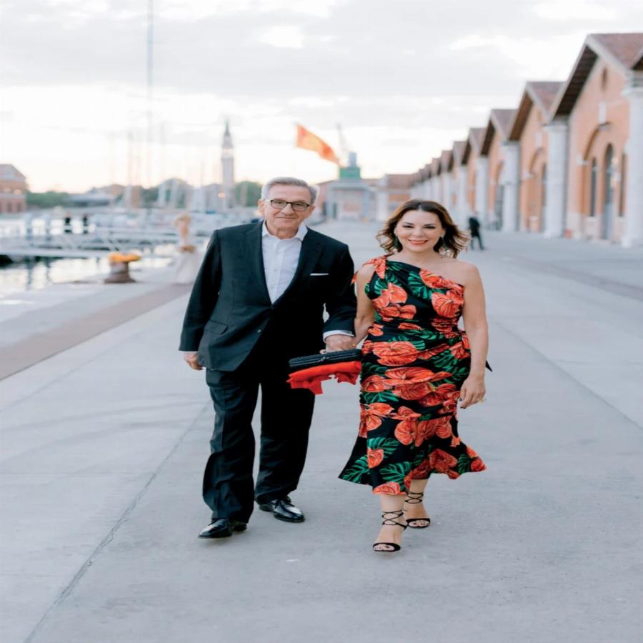 Η αγάπη χρόνια δεν κοιτά: Το επίσημο album φωτογραφιών από τη βάφτιση της δεύτερης κόρης του Γιάννης και της Δήμητρας Κούστα