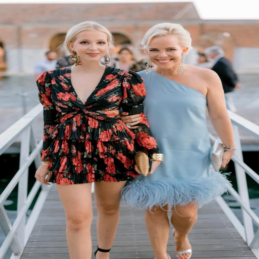 Η αγάπη χρόνια δεν κοιτά: Το επίσημο album φωτογραφιών από τη βάφτιση της δεύτερης κόρης του Γιάννης και της Δήμητρας Κούστα