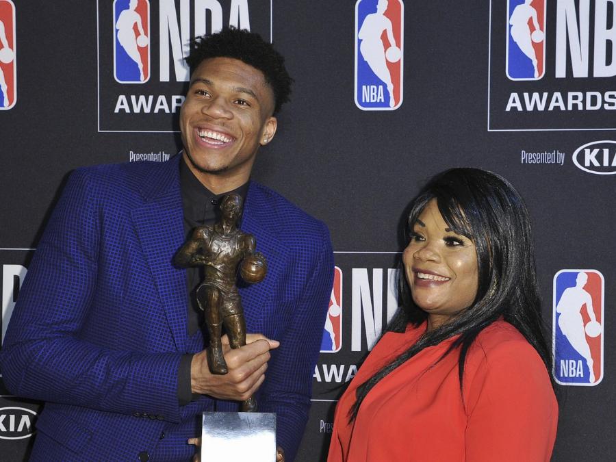 Βερόνικα Αντετοκούνμπο: «Απ’ όταν ήταν ακόμα παιδιά, ήξερα πως όταν μεγαλώσουν θα καταφέρουν κάτι»