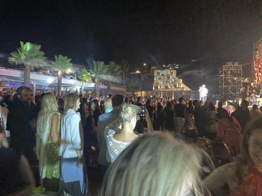 Ξημέρωσε και ο Βέρτης ακόμη τραγουδούσε: Ο χαμός από τους Ισραηλινούς στη Μύκονο και το εξωφρενικό ποσό των €700.000 στις εισπράξεις