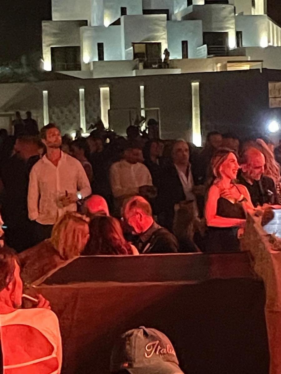 O Νίκος Βέρτης τρέλανε την Μύκονο μέχρι τα ξημερώματα: Στα 700.000 ευρώ έφτασαν οι εισπράξεις σε μια νύχτα