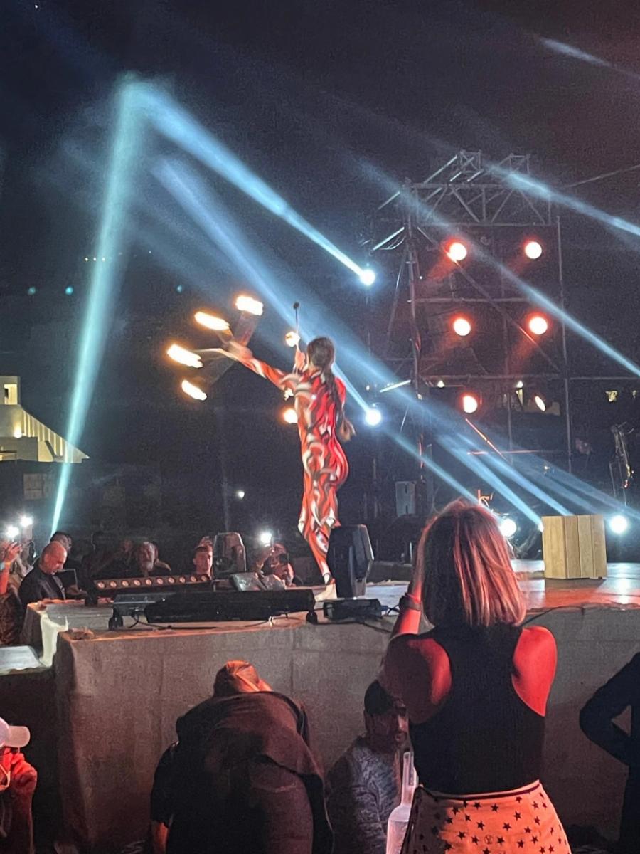 Ξημέρωσε και ο Βέρτης ακόμη τραγουδούσε: Ο χαμός από τους Ισραηλινούς στη Μύκονο και το εξωφρενικό ποσό των €700.000 στις εισπράξεις