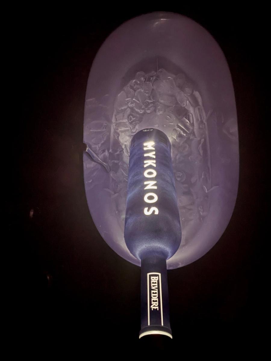 O Νίκος Βέρτης τρέλανε την Μύκονο μέχρι τα ξημερώματα: Στα 700.000 ευρώ έφτασαν οι εισπράξεις σε μια νύχτα