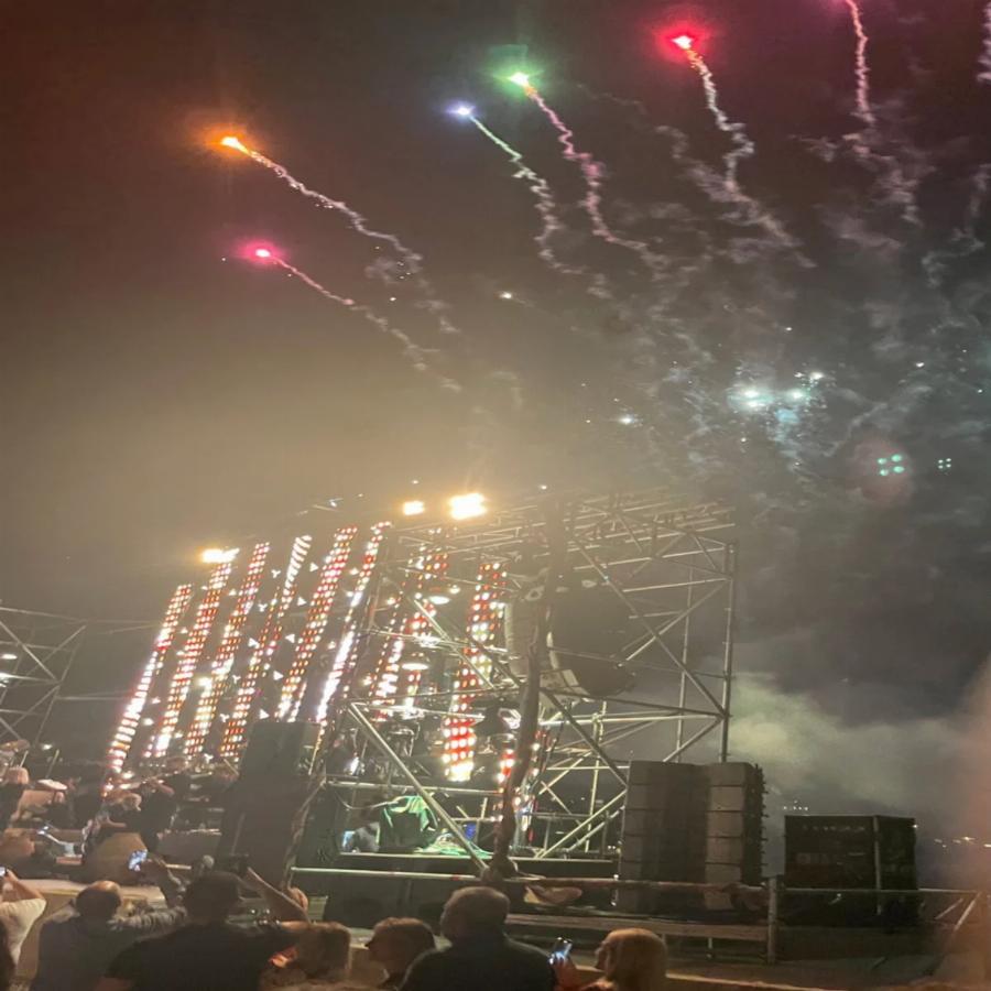 Ξημέρωσε και ο Βέρτης ακόμη τραγουδούσε: Ο χαμός από τους Ισραηλινούς στη Μύκονο και το εξωφρενικό ποσό των €700.000 στις εισπράξεις