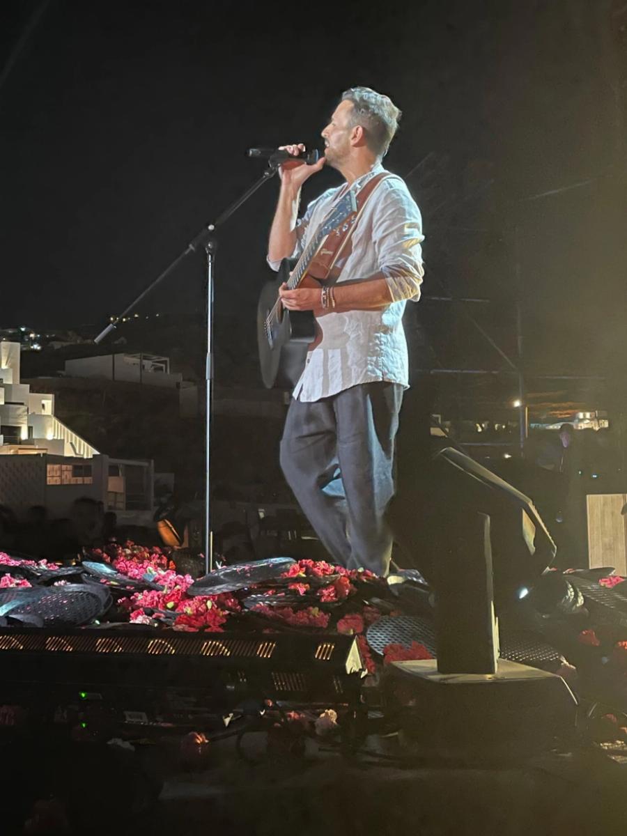 O Νίκος Βέρτης τρέλανε την Μύκονο μέχρι τα ξημερώματα: Στα 700.000 ευρώ έφτασαν οι εισπράξεις σε μια νύχτα