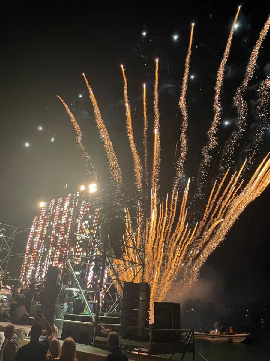 Ξημέρωσε και ο Βέρτης ακόμη τραγουδούσε: Ο χαμός από τους Ισραηλινούς στη Μύκονο και το εξωφρενικό ποσό των €700.000 στις εισπράξεις