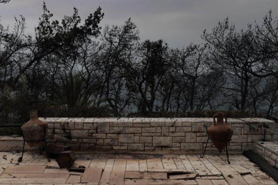 Το πριν και το μέρα μιας βίλας βγαλμένης από παραμύθι: Ρημάζει το σπίτι της Ζωζώς Σαπουντζάκη στην Κινέτα