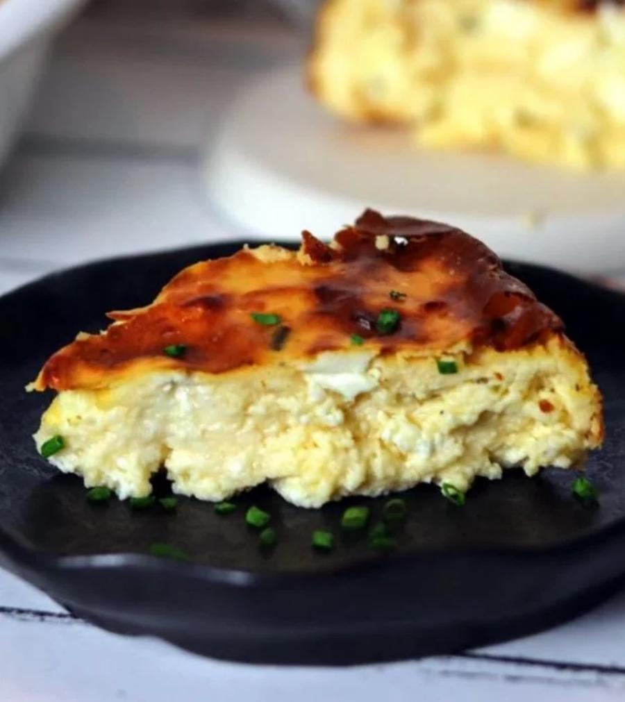 Τυρόπιτα με δυο τυριά και έτοιμη σε χρόνο ρεκόρ: Τόσο νόστιμη που θα την φτιάχνεις ξανά και ξανά