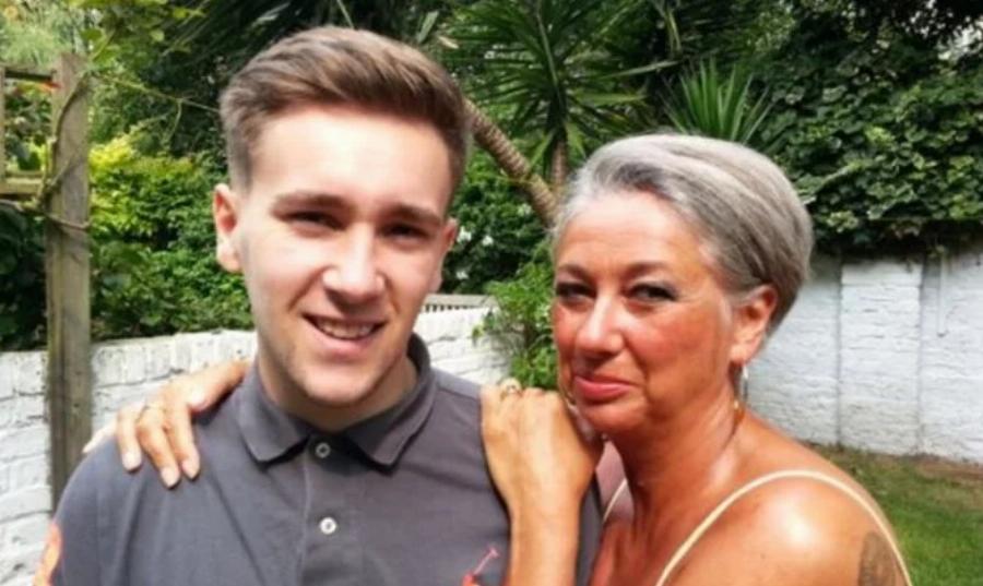 «Ο γιος μου πέθανε καθώς του μιλούσα στο τηλέφωνο, ενώ ο πατέρας του έκλαιγε – Δεν μπορούσα να τον βοηθήσω»