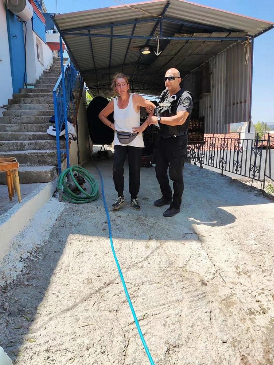 Πυρκαγιά στη Λέσβο: Συγκινητικές εικόνες από την επιχείρηση της ΕΛΑΣ για εκκένωση του οικισμού Σταυρού