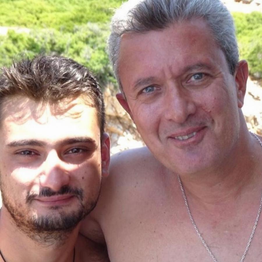 Δεν πάει ο νους σας: Δεν φαντάζεστε με ποιον ηθοποιό από το “Είσαι το ταίρι μου” είναι ίδιος ο γιος του Χατζηνικολάου!