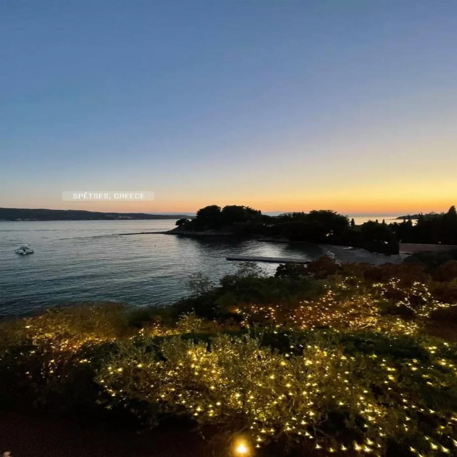 Το «έκαψε» με τρελό γλέντι σε ιδιωτικό σκάφος: Ξέχασε ήδη την Καινουργιού ο Φίλιππος Τσαγκρίδης μετά τον οριστικό χωρισμό