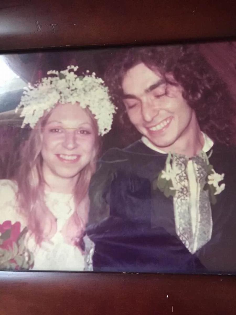 Στο CNN η ιστορία της: Ηρθε στην Ελλάδα από τις ΗΠΑ για διακοπές το 1971 και βρήκε τον έρωτα της ζωής της