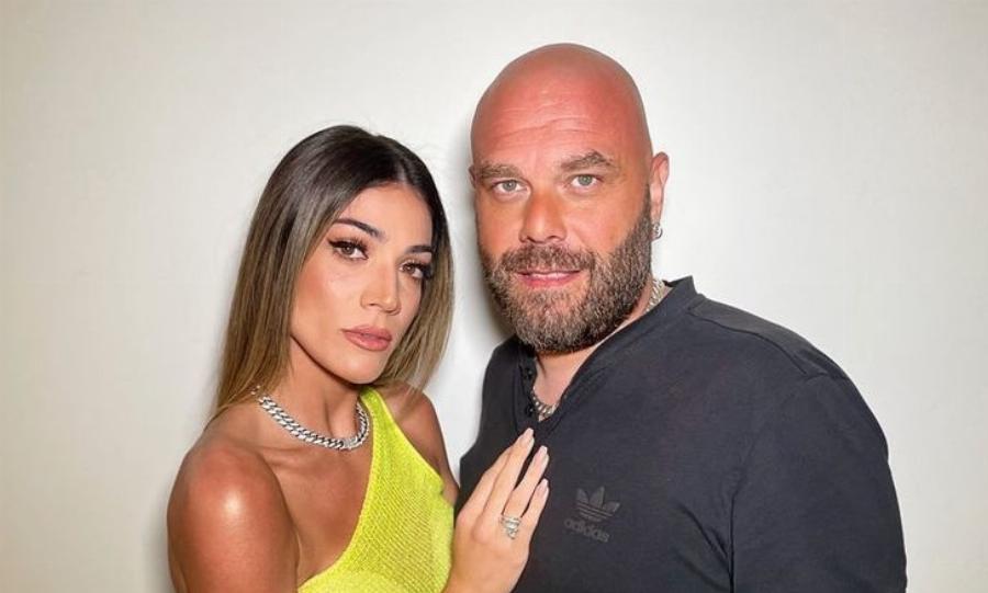 Ήβη Αδάμου: Ο γάμος με τον Μιχάλη, η απόκτηση της κόρης του που πλέον πηγαίνει σχόλιο και η νέα καθημερινότητα μακριά από τη Αθήνα