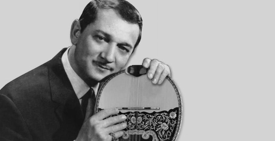 Μανώλης Χιώτης: Ο Θεός του μπουζουκιού που θαύμασε ο Τζίμι Χέντριξ, τα παιδικά χρόνια, ο γάμος με τη Μαίρη Λίντα και ο θάνατος στα 49 του