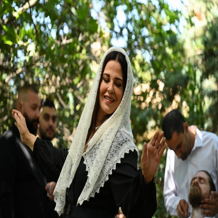 Το ερμηνεύει η Μαρία Τζομπανάκη και συγκινεί: Το νέο τραγούδι της σειράς που ακούστηκε στο τελευταίο επεισόδιο του «Σασμός»