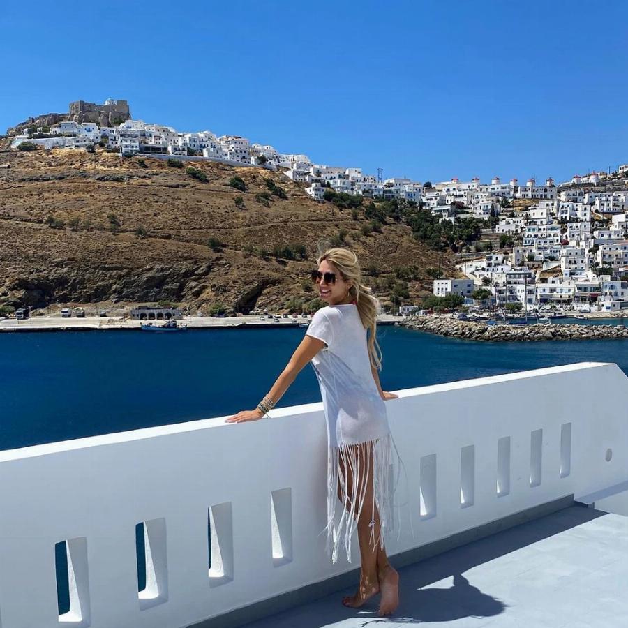 «Φαίνεται η κοιλίτσα»: Σούσουρο με τη νέα ολόσωμη φωτογραφία της Κωνσταντίνας Σπυροπούλου