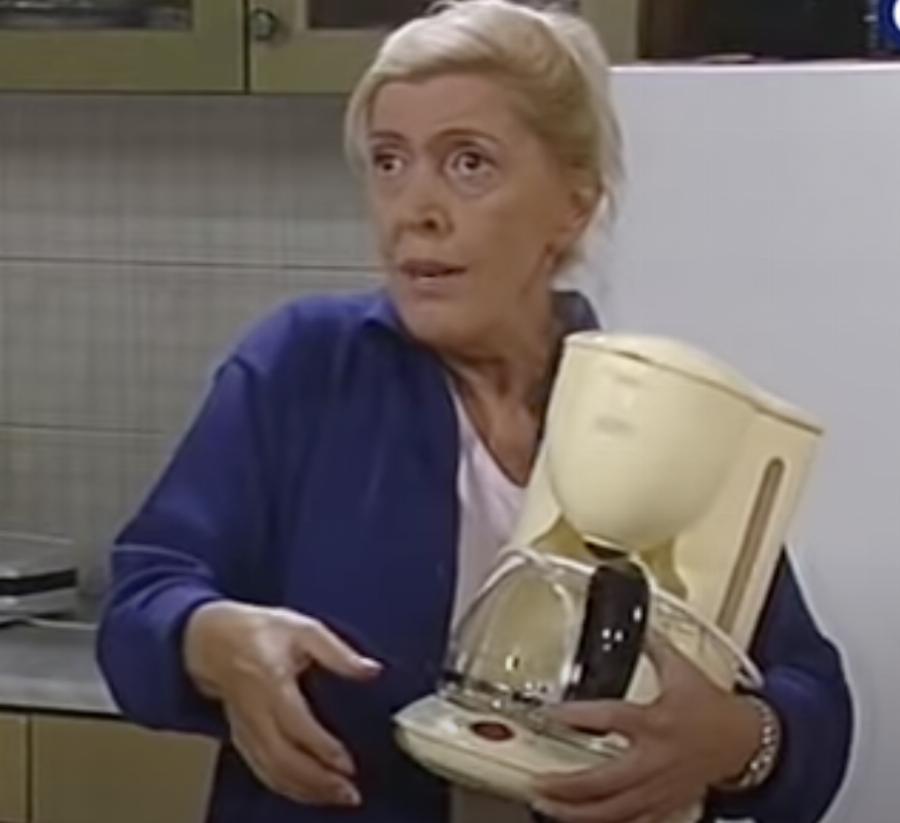 Ντίνα Κώνστα: Ο προφητικός και τελευταίος ρόλος της όπου υποδυόταν μια ηλικιωμένη μητέρα με άνοια